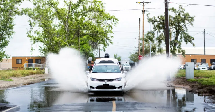 Waymo发布自动驾驶安全报告,为打车服务做最后准备?