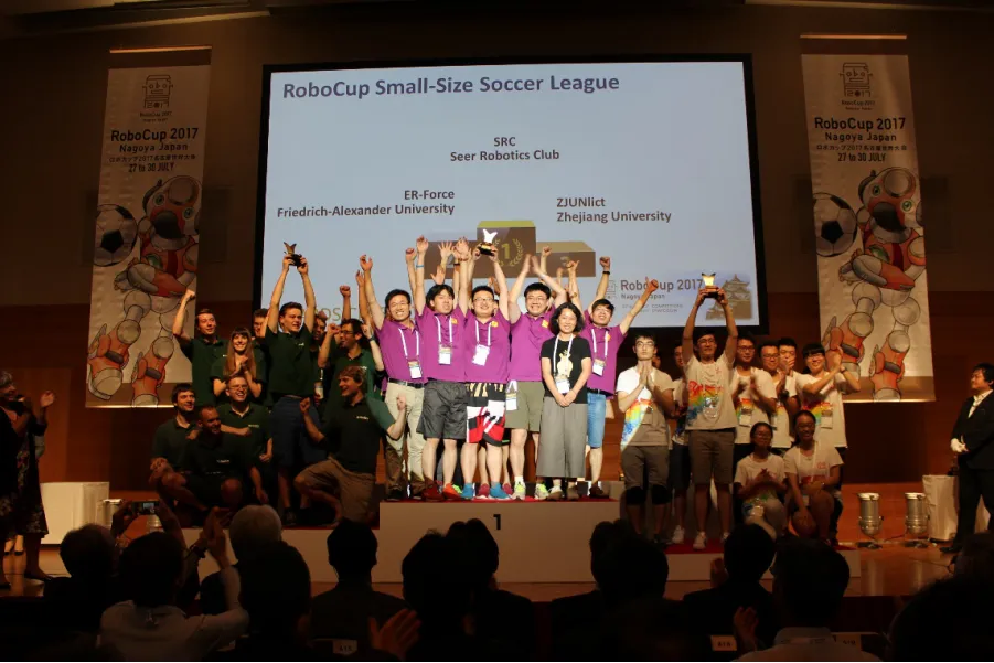 仙知机器人赵越：“能友好工作”的机器人才能真正的为人类服务