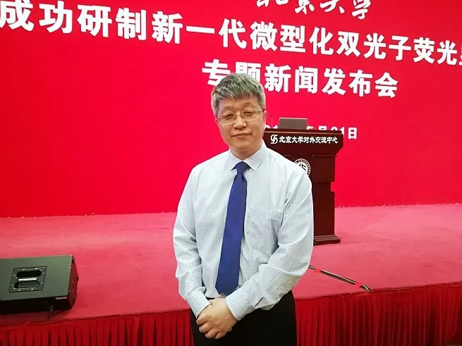 北大成功研制新一代微型化双光子荧光显微镜,大脑解码更上一层楼