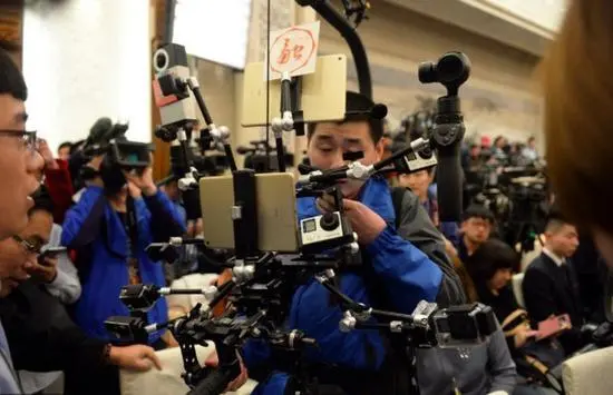 两会VR元素以全景呈现为主，技术应用落地还未成熟