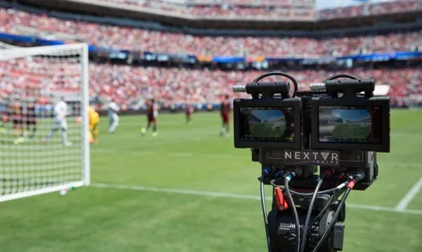 会玩！切尔西球星特里在VR中教你踢足球