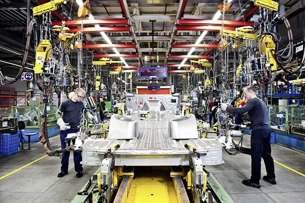 为更加高效，奥迪推出虚拟现实装配线校检技术1