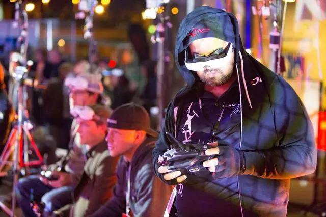 直击第一视角,Vuzix AR眼镜将进驻无人机比赛