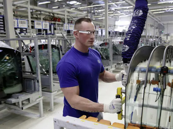 大众巧用AR眼镜，让装配零件更简单1