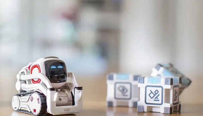 这个会打鼾的Cozmo机器人,真是个磨人的小妖精!