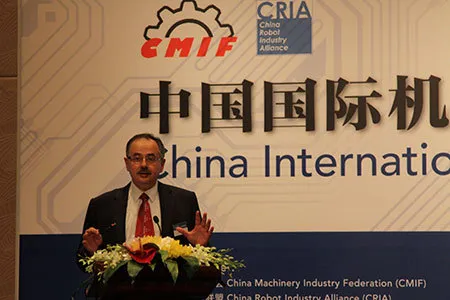 国内的服务机器人还缺点啥？3