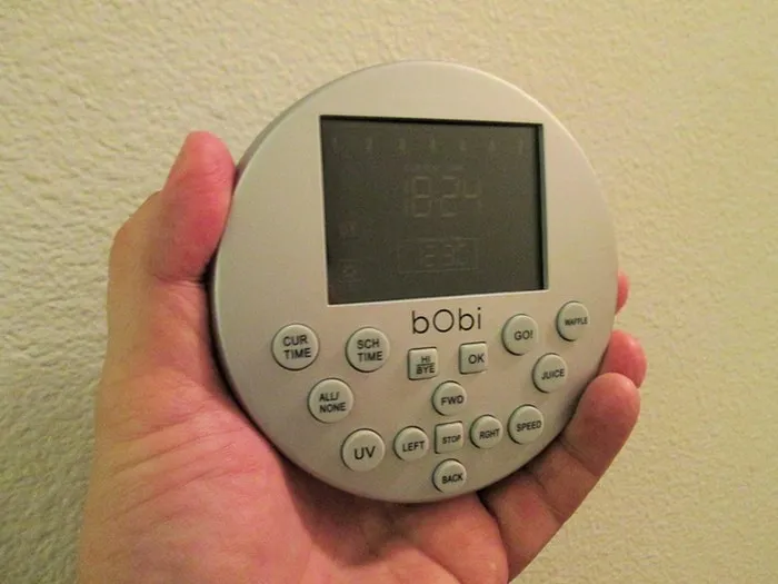 会自己找“食物”的神奇吸尘机器人bObsweep3