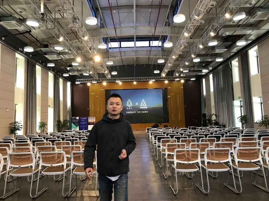 HelloEOS梓岑：嘻哈外表下的区块链式达尔文主义