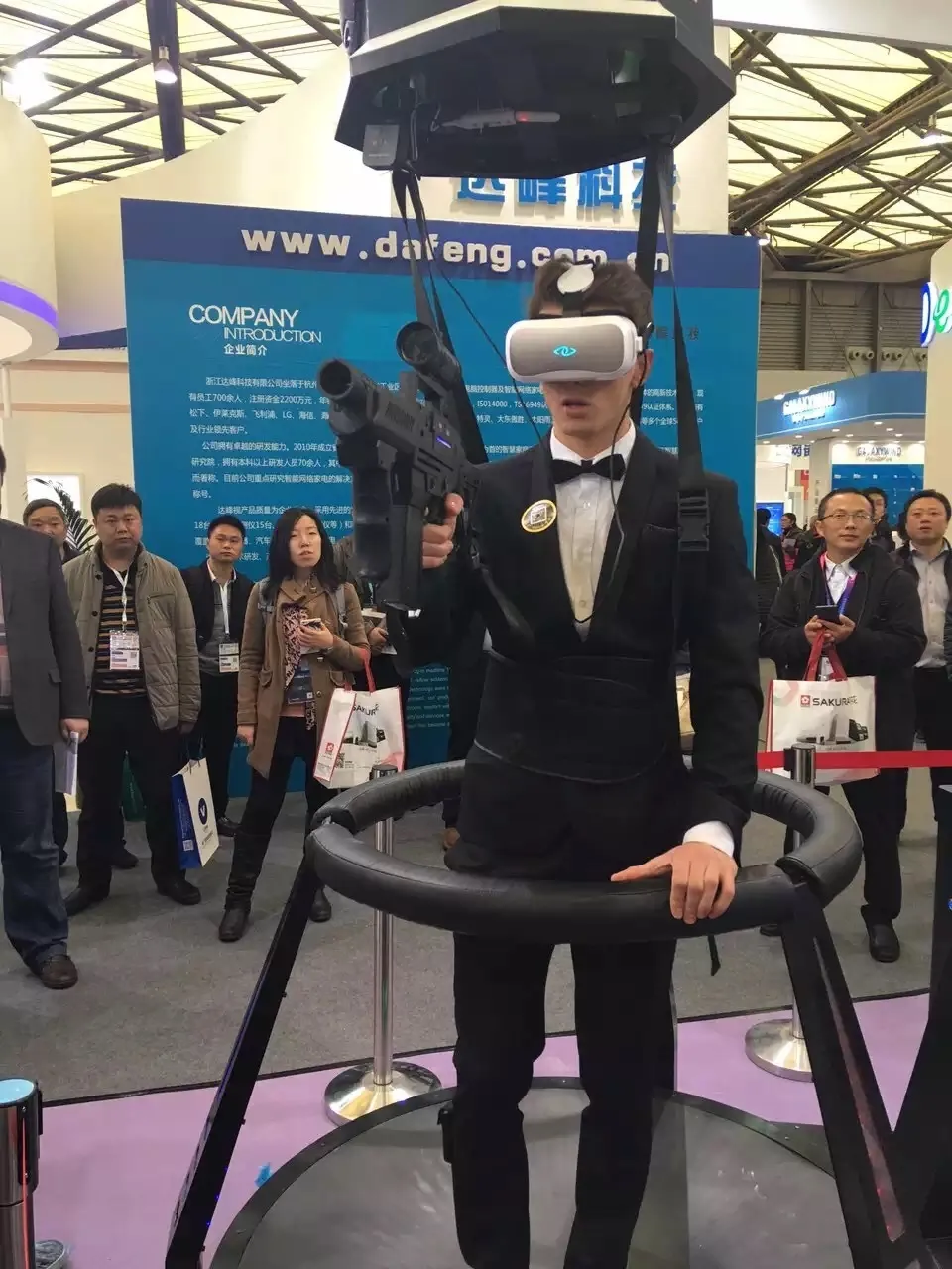 虚之实康成：等风来不如先发制人，打磨好硬件产品才是王道