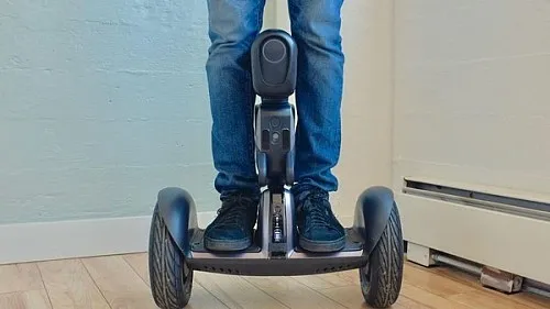 Segway研发Loomo平衡车，可以瞬间变身机器人