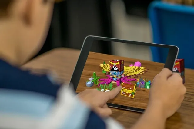 别让孩子玩王者农药了!这个叫做SwapBots的AR玩具可以开发大脑