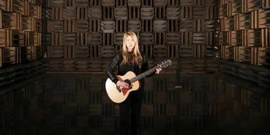 倾听最真实的声音，英国女歌手举办世界首场AR演唱会