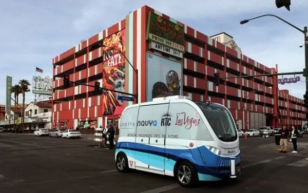 CES刚刚结束，无人驾驶巴士就在拉斯维加斯上路测试