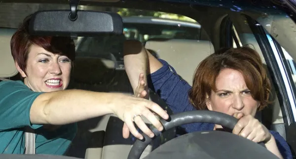 英伟达发布“后排驾驶员”AI，能够学习阅读唇语