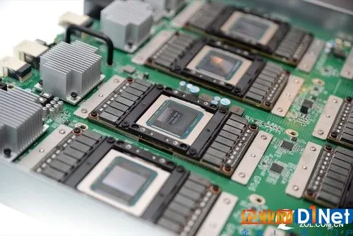 标准的HGX设计架构包含8颗SXM2尺寸的NVIDIATesla? GPU加速器,并采用NVIDIANVLink?高速互连技术与经过优化的PCIe拓扑并以多维数据集网格连接。借助模块化设计,HGX机箱适用于全球现有数据中心机架部署,并酌情使用超大规模CPU节点。