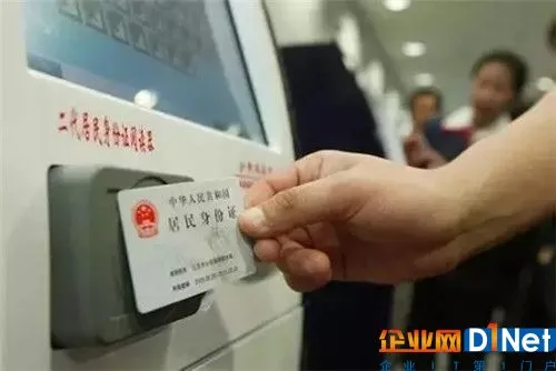 “人肉搜索”,正义君也只是在电影上看到过,然而“人肉搜索”团队却是真实存在的。他们在网站上提供手机定位、住宿轨迹、银行征信、全家信息、个人名下财产等各类公民个人信息的付费查询服务,接到订单后再与贩卖公民个人信息的贩子联络购买,非法获取、贩卖公民个人信息。