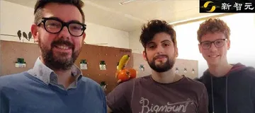 Reddit最热：一个专门给不可描述照片加水印的APP被AI破解了！