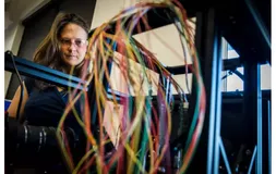 构建一个宇宙 3D 地图需要什么？科学家说：5000 个机器人就行