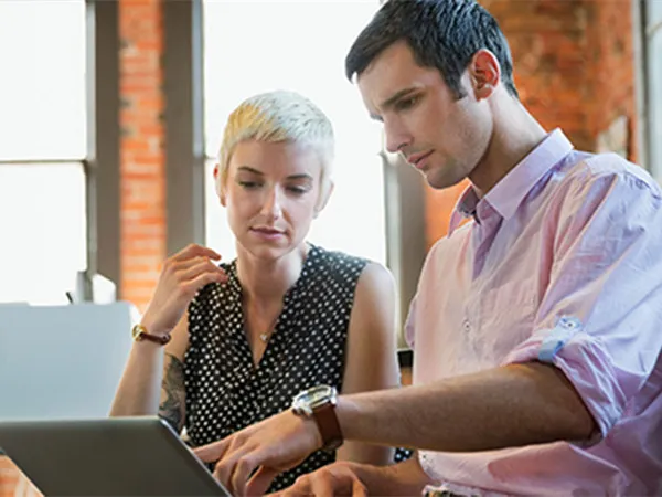 man-woman-with-laptop_800x300.jpg