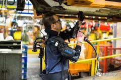 一秒变身钢铁侠，外骨骼机器人还要走多远？