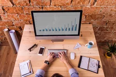 如何利用小数据集改进深度学习模型？