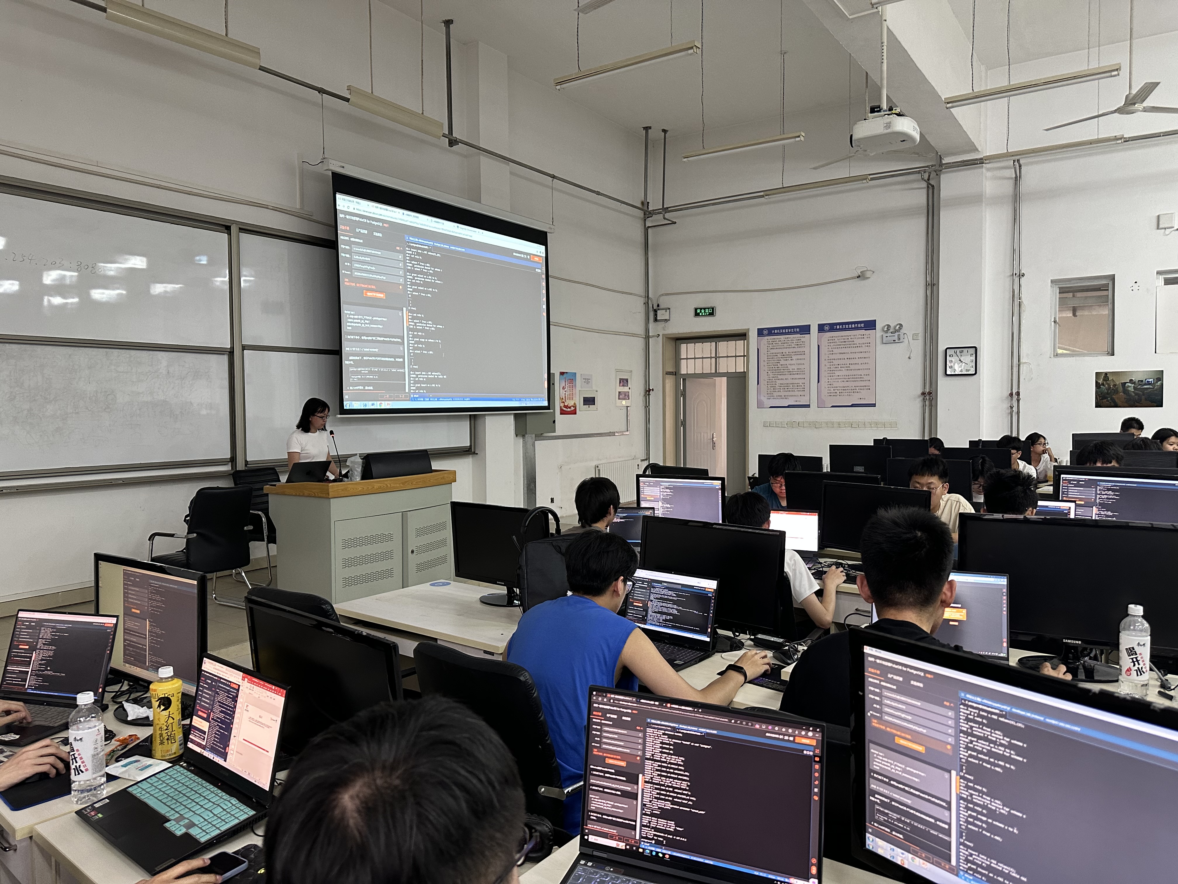 PolarDB开源社区走进天津、温州高校，现场授课带领学生动手实践学