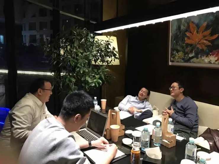 重口味段子齐飞，安全圈大佬说要“出柜”，一场非典型发布会背后的八卦 | 宅客故事