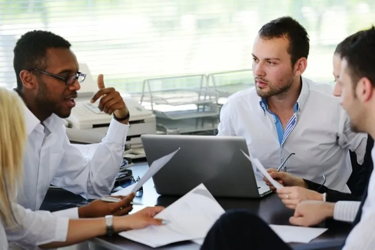 不懂怎样和上级优雅交流？这个 AI 系统让你秒变 social 达人