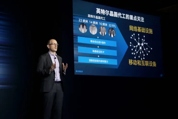 摩尔定律永不过时？Intel 全球首发 10 纳米技术，并正面怼上了三星、台积电